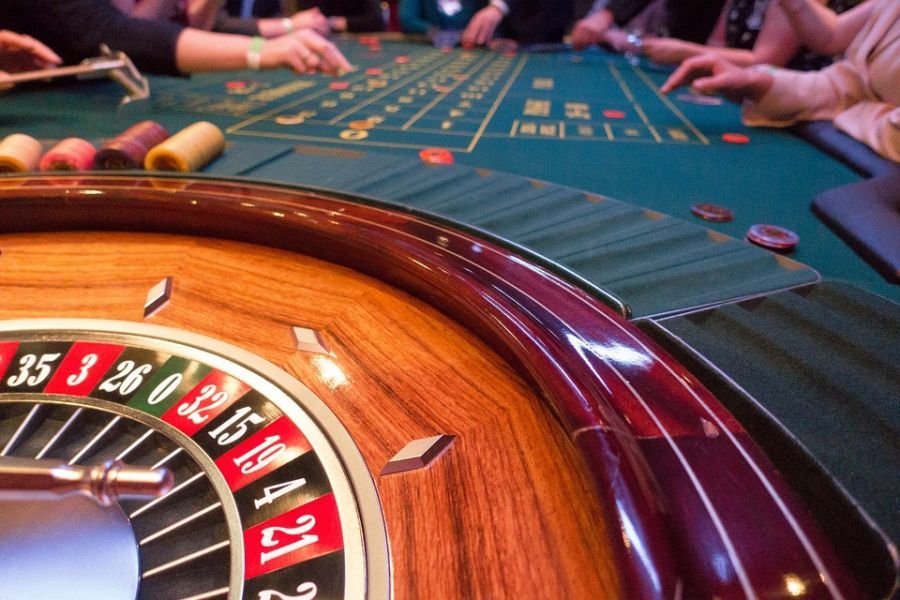 Roulette und Kartenspielen im Casino