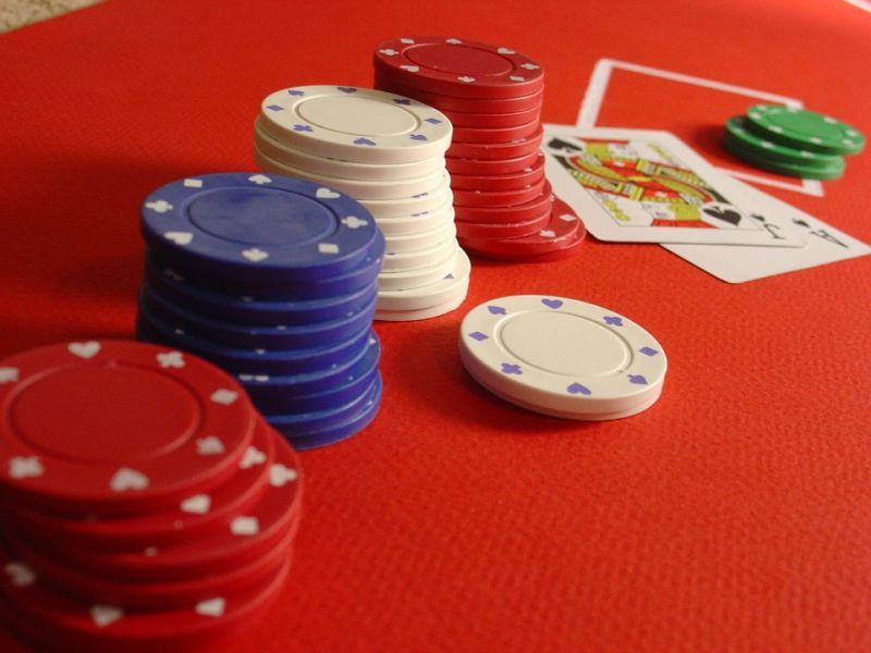 Im Glücksspielstaatsvertrag werden Sportwetten, Online Poker und Online Casino geregelt.