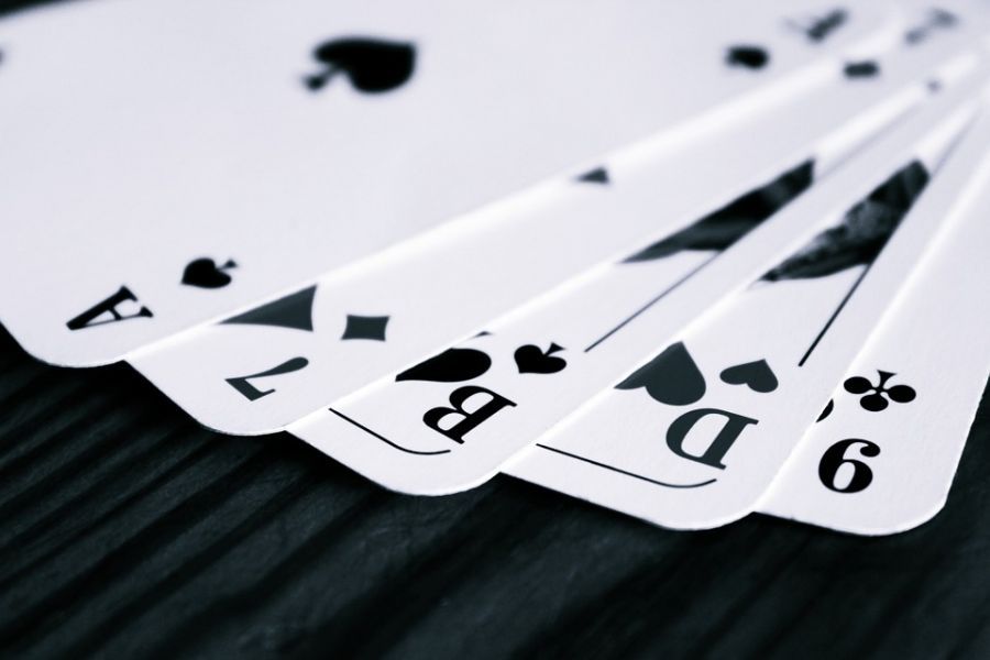 Kartenspielen wird mit einem Live Casino noch unterhaltsamer