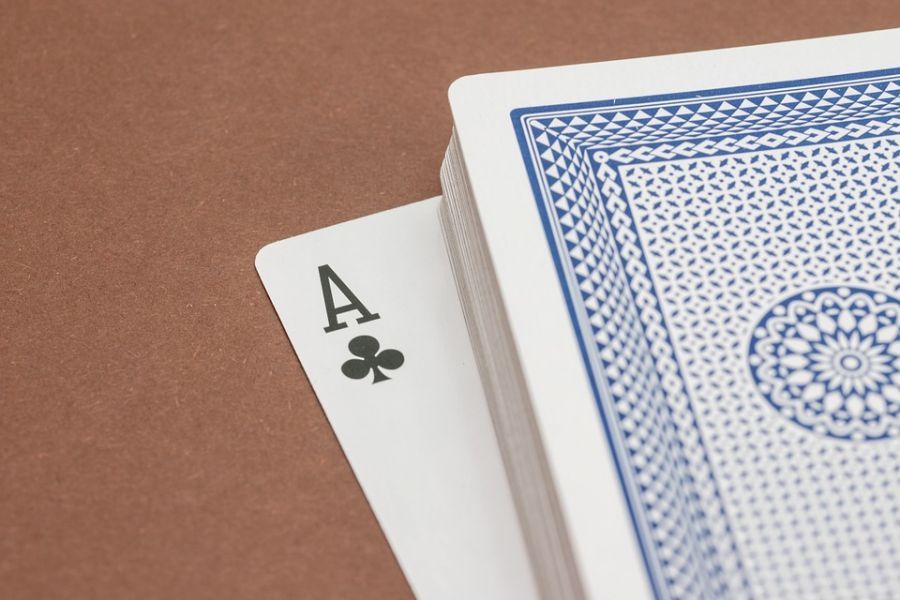 Wenn mehr hohe Karten im Stapel übrig bleiben, steigt die Wahrscheinlichkeit für einen Blackjack
