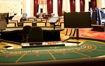 how to work as a dealer at a casino